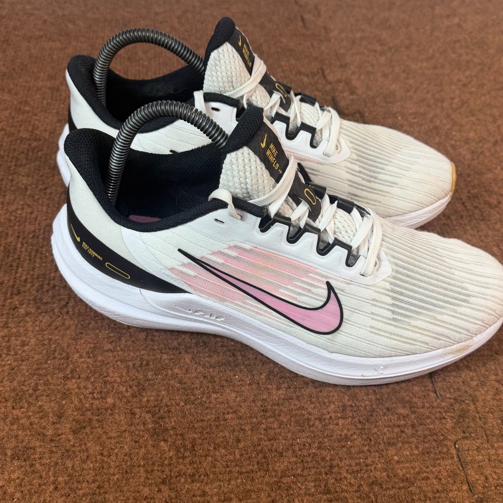 A- Nike Air Winflo 9 Women Running Shoes White Pink Black Size 8.5 DD8686-104